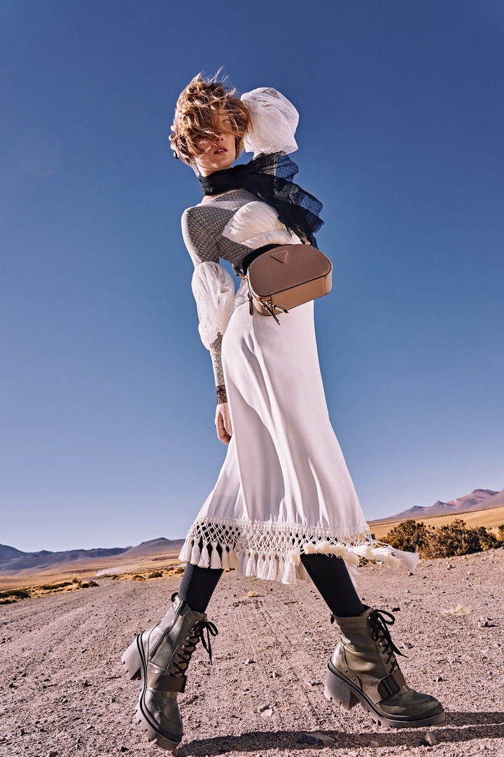 CoqCreative power by ProductionLink s.r.l. In-The-Desert-With-My-Bag In-The-Desert-With-My-Bag  In-The-Desert-With-My-Bag